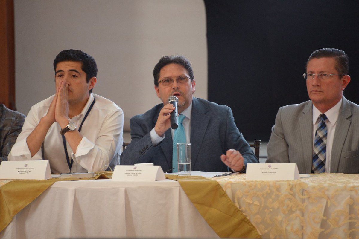 MinturZonal4's tweet photo. Se desarrolla el #ConsejoProductivoTributario en #Portoviejo con la presencia del Ministro @PonceDeLeonEC. https://t.co/jBXkOL3bKk