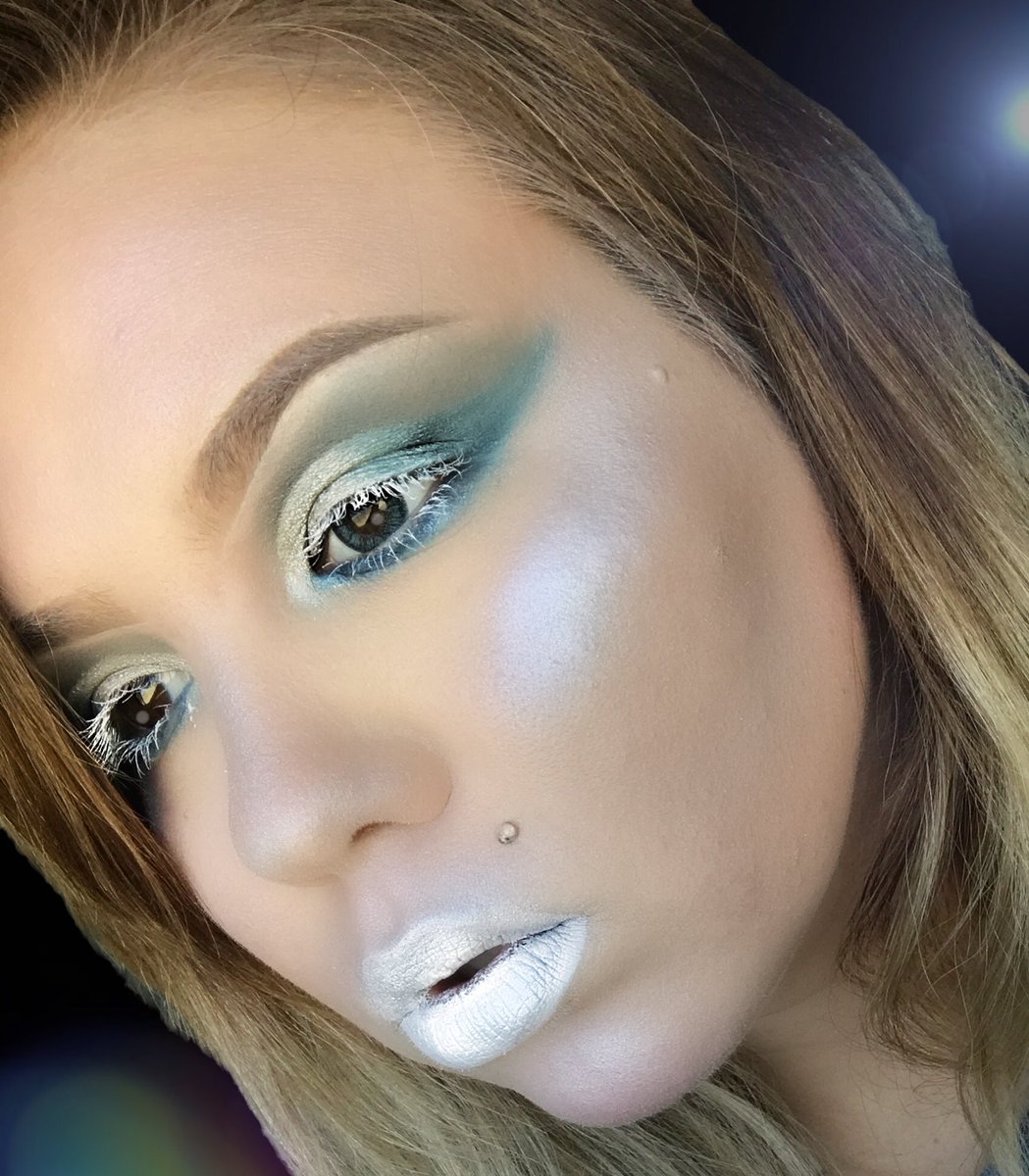 ModifiedBeauti's tweet photo. @KATVONDbeauty You inspire me to challenge my weaknesses. #metalmatte #alchemist https://t.co/ytzaRhpj0B