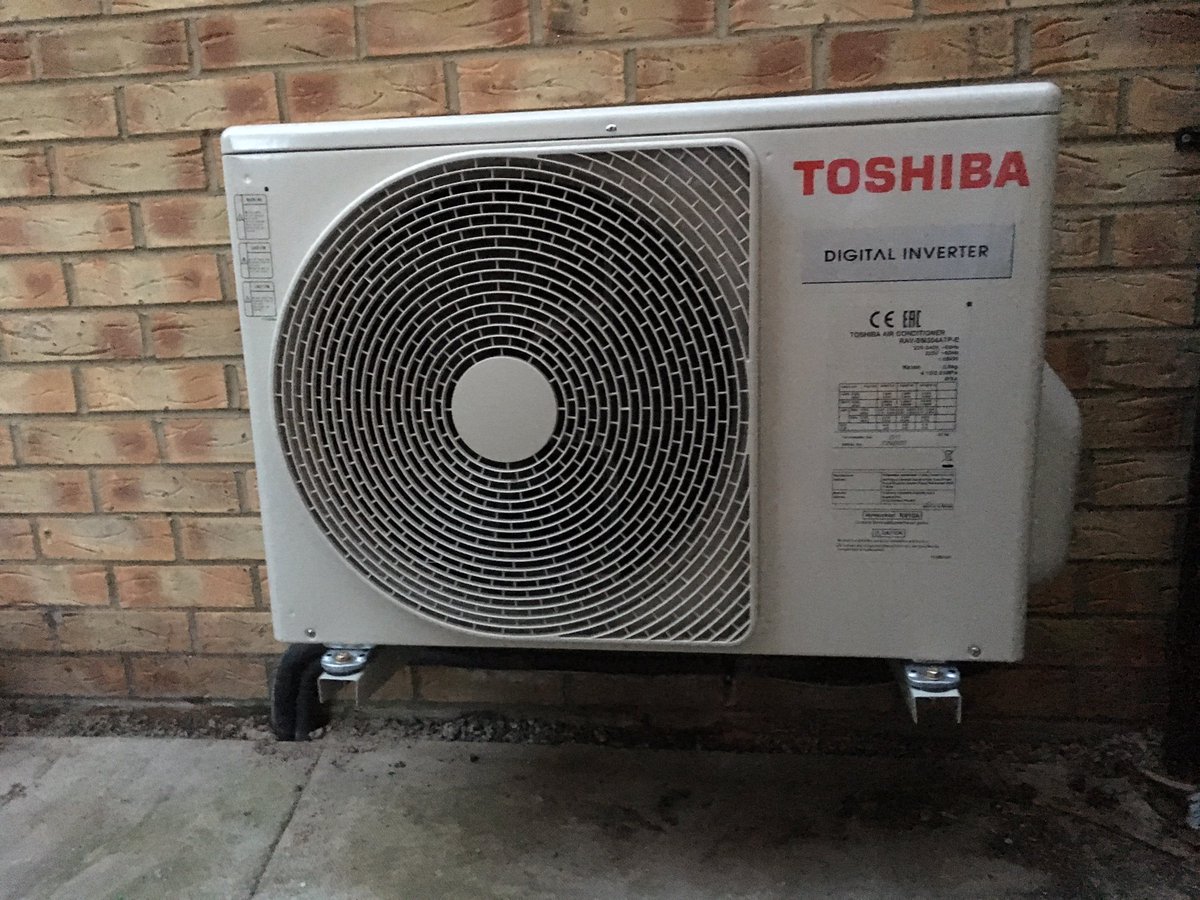 CbfmHeating's tweet image. comfortable sleeping now, client happy, good job it's the wife, dusted off the tools and ac fitted to the bedroom