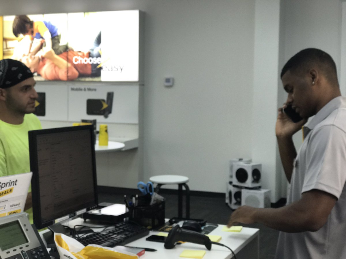 Sprint7207's tweet photo. @Oquendooo with a New Line ported from Verizon with TEP Plus! @jchan267 @VThecloser21 @HGayle28 @Urfanaziz https://t.co/RdS5Nl9QVc