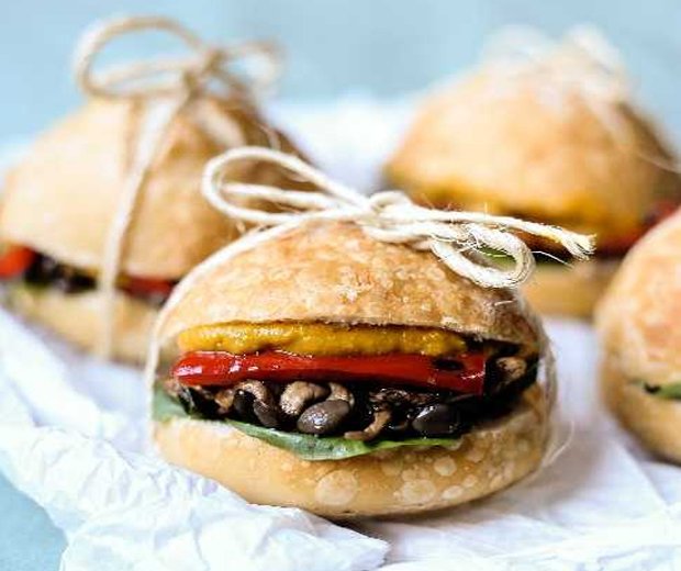 Aprenda duas receitas para um lanche saboroso sem carne dlvr.it/PZsw0M