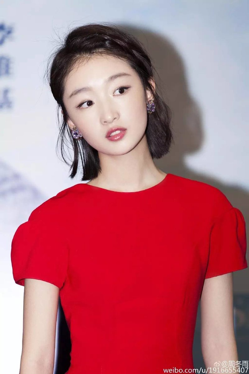 이름 : 周冬雨 (주동우, 저우동위) 생년월일 : 1992년 1월 31일 데뷔 : 2010년 영화 <산사나무 아래> 2017년 현재 다양한 작품활동을 하고 있다. 2016년...