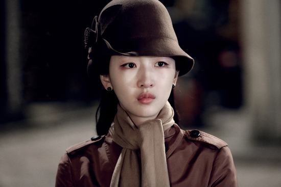 이름 : 周冬雨 (주동우, 저우동위) 생년월일 : 1992년 1월 31일 데뷔 : 2010년 영화 <산사나무 아래> 2017년 현재 다양한 작품활동을 하고 있다. 2016년...