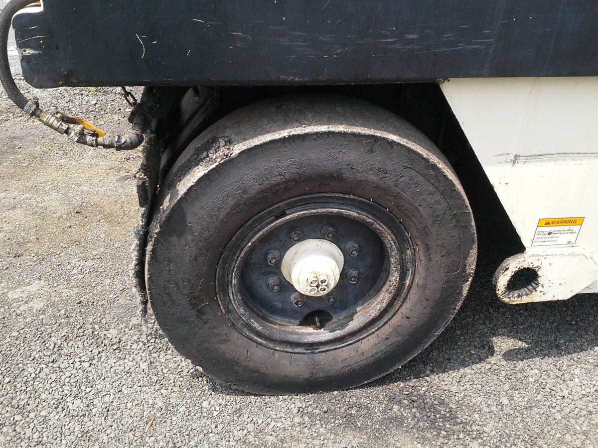 PJABRI's tweet photo. INGERSOLL RAND PT125R MOTOR JOHN DEERE 4 CIL DIESEL AÑO 2002 HORAS 6554 HIDROSTÁTICO 9 LLANTAS PINTURA BUEN ESTADO PESO 8 TONELADAS https://t.co/1jBHEIyPUO