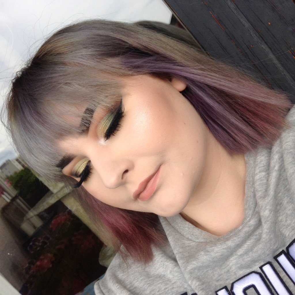 nightgoesblack's tweet photo. nobodys gonna tell me how to wear my hair not my momma or a big wig millionaire. ps.: new hair https://t.co/o0mIySk6e1
