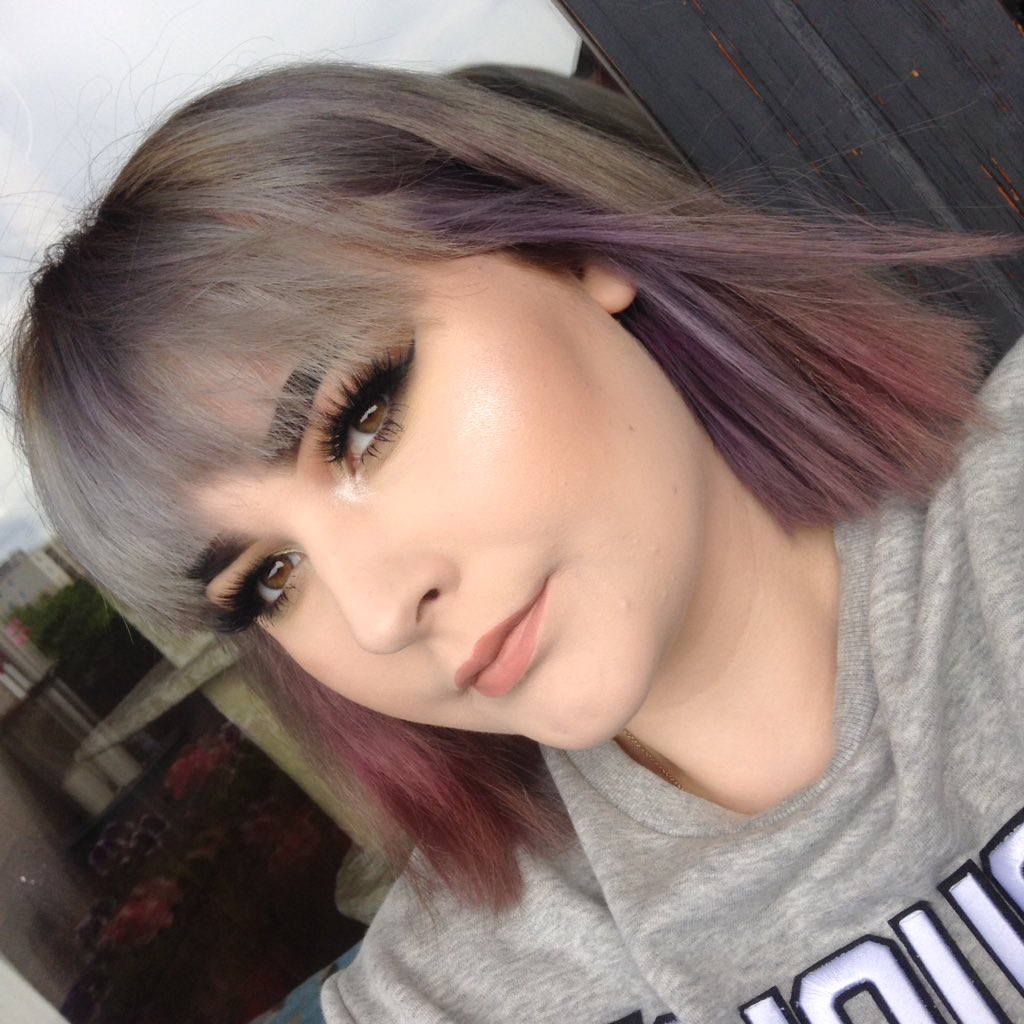nightgoesblack's tweet photo. nobodys gonna tell me how to wear my hair not my momma or a big wig millionaire. ps.: new hair https://t.co/o0mIySk6e1