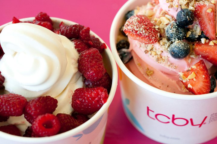 FlyBuyApp's tweet image. Start your week out right with your favorite flavor of frozen yogurt from @TCBY !