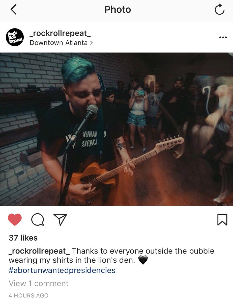 ACTLGARBGE's tweet image. One of my favorite clothing companies posted my photo! Thanks Rock Roll Repeat!!!