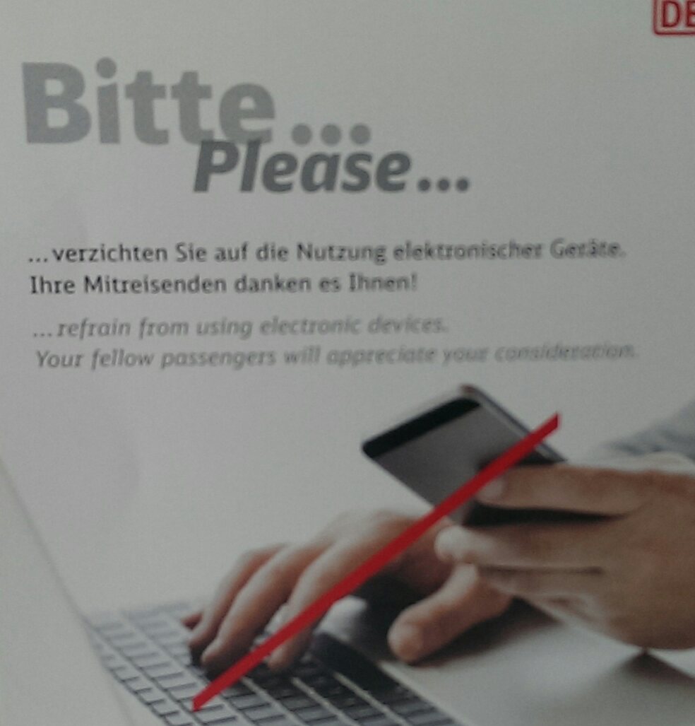 InsaneFredTw's tweet photo. @DB_Bahn ich #esse und #trinke und #arbeite... aber nicht mehr bei der #Bahn. Da wird mir der #Service verweigert. #KeineBedienungMitLaptop https://t.co/scomlHowOW