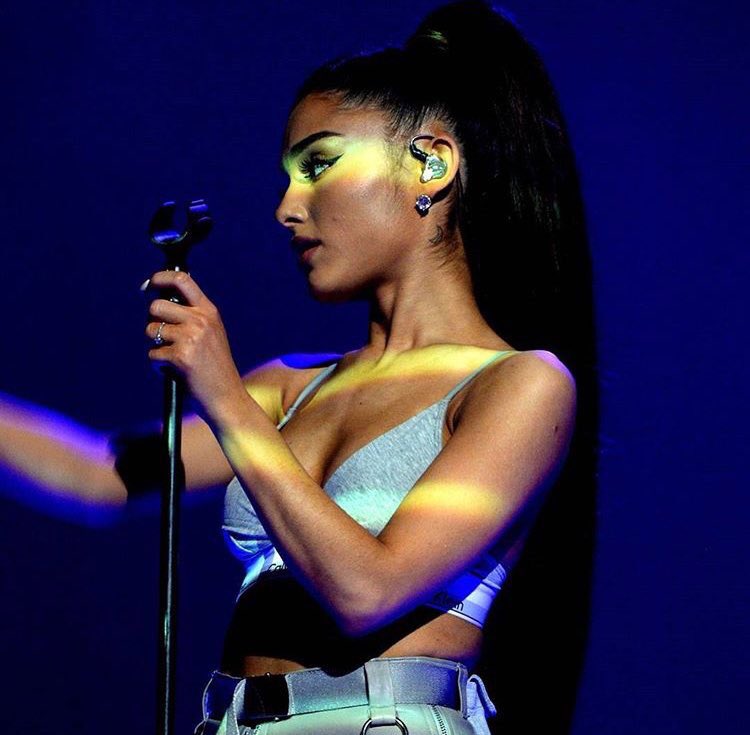 ArianaPicsPL's tweet photo. https://t.co/2KQjZSRAUn