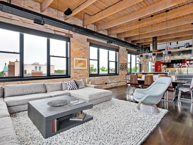 ESWChicago's tweet image. #Houseoftheday 835 N Wood, a one-of-a-kind brick &amp;amp; timber loft in the Meter Building. Perfect in-town home w/parking+roof rights! #askemily