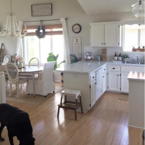 GianiGranite101's tweet photo. We're loving this bright white kitchen makeover using our White Diamond kit! 😍 Recreate this stunning makeover by … https://t.co/RPSmf8pCgd https://t.co/Cq5I7zKf8K
