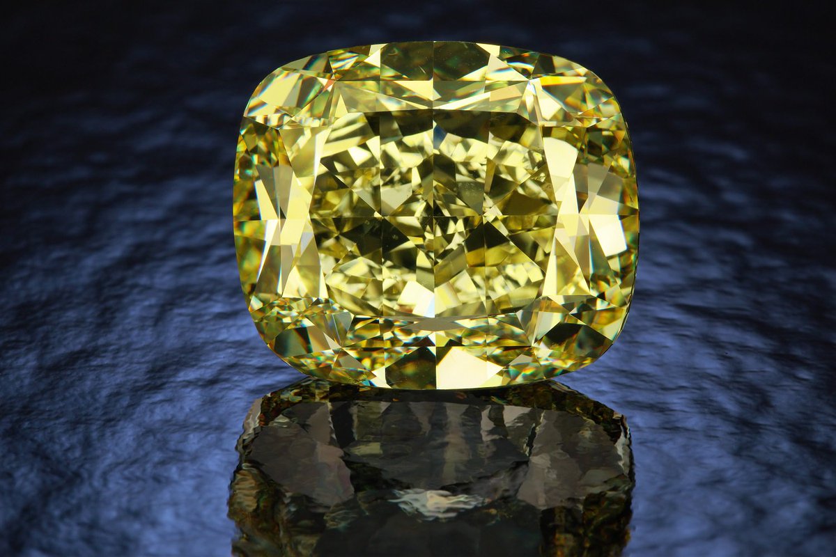 A Monday morning is fundamentally different when this shining 100 carat yellow diamond is there to greet you! #bigdiamonds #capturethesun