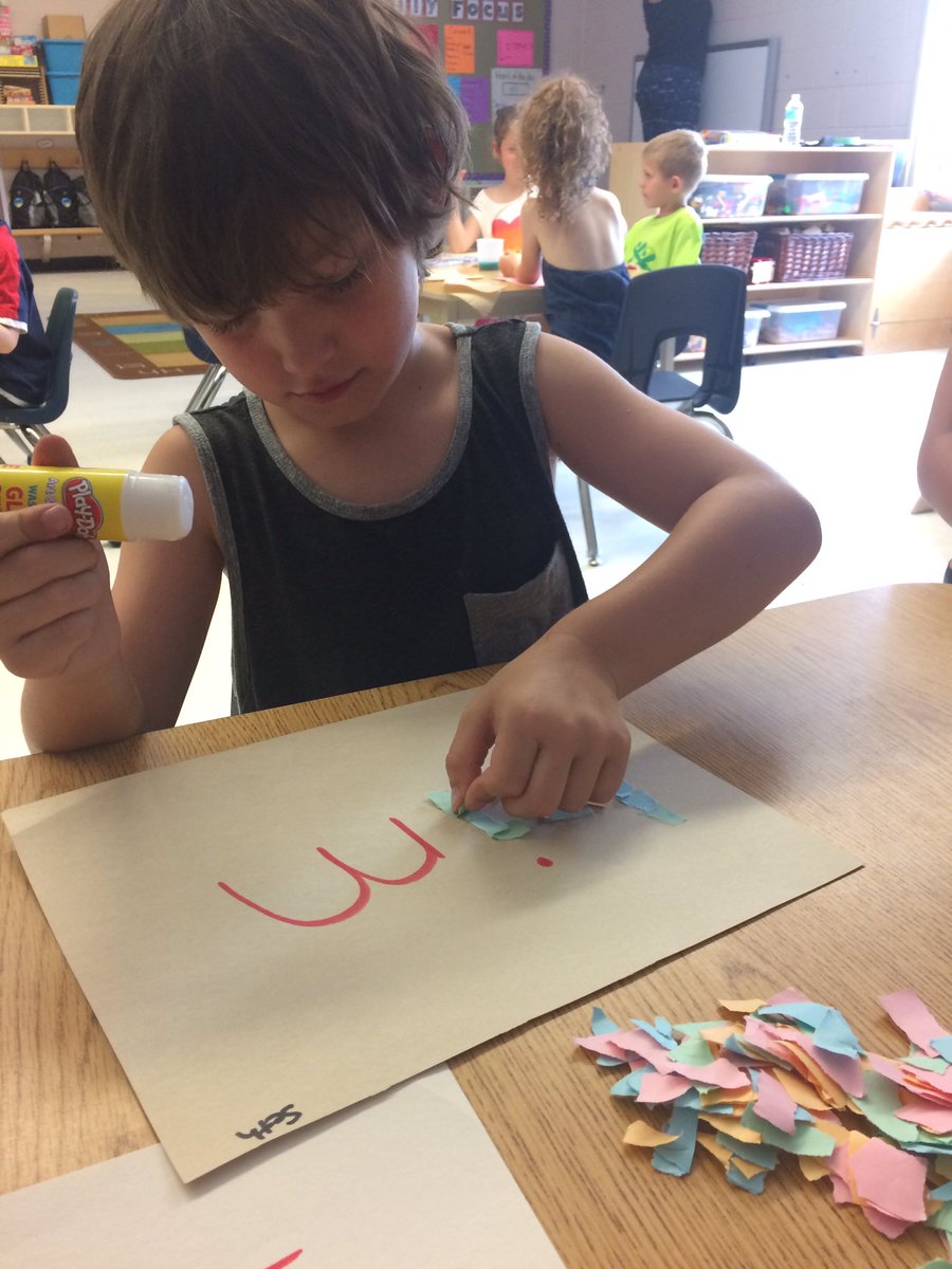Incorporating sight words into our craft day! #slp2017tldsb #tldsblearns #langton