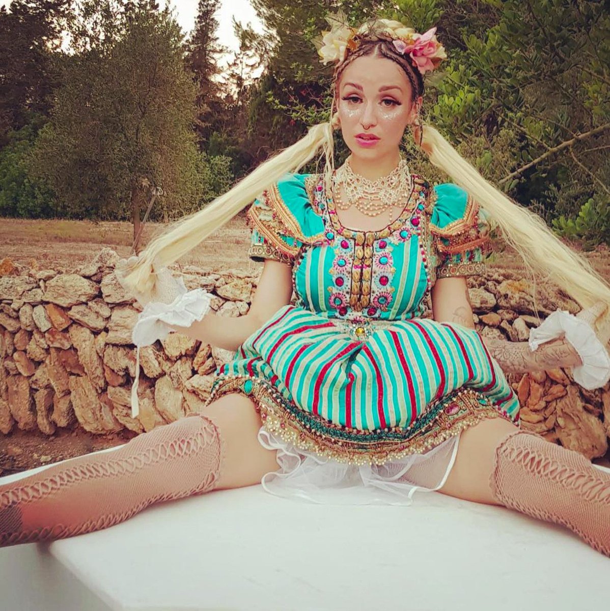 Prangsta Boudoir has been out to Ibiza , supplying and dressing perfomers. Total fun #ibizaparty #partyplanner #bettymachette #costumehire