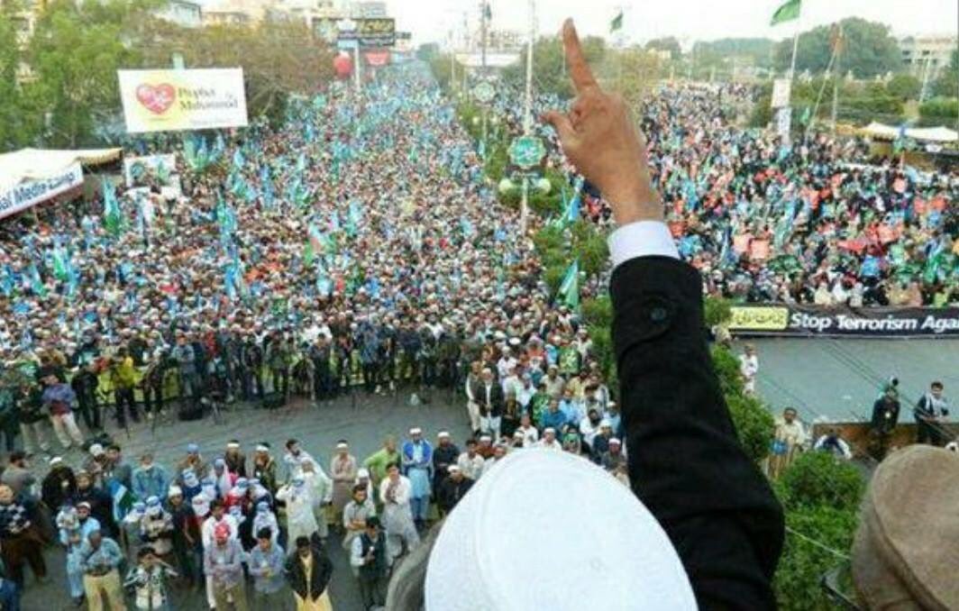 Pakistan'da halk Amerikan güdümlü darbeye karşı sokağa indi!
Dua edelim; "15 Temmuz Ruhu" Pakistan'ı da
uyandırsın!