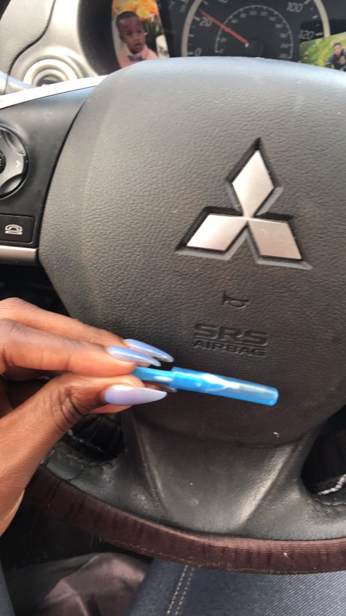 Kenni_Winni's tweet photo. Only people with braces know what this is lmao #bracefaces https://t.co/fccRDoyyly
