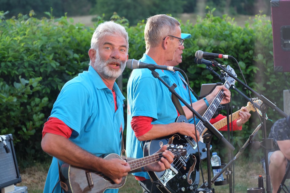 ☀️ Jeeeej! De Mannen van #Hee! 🎸
Zometeen 19.30 uur bij het terras van de Millem 💃🏼🙌🏻 #Terschelling <a href="/mannenvanhee/">Victor Frederik</a>