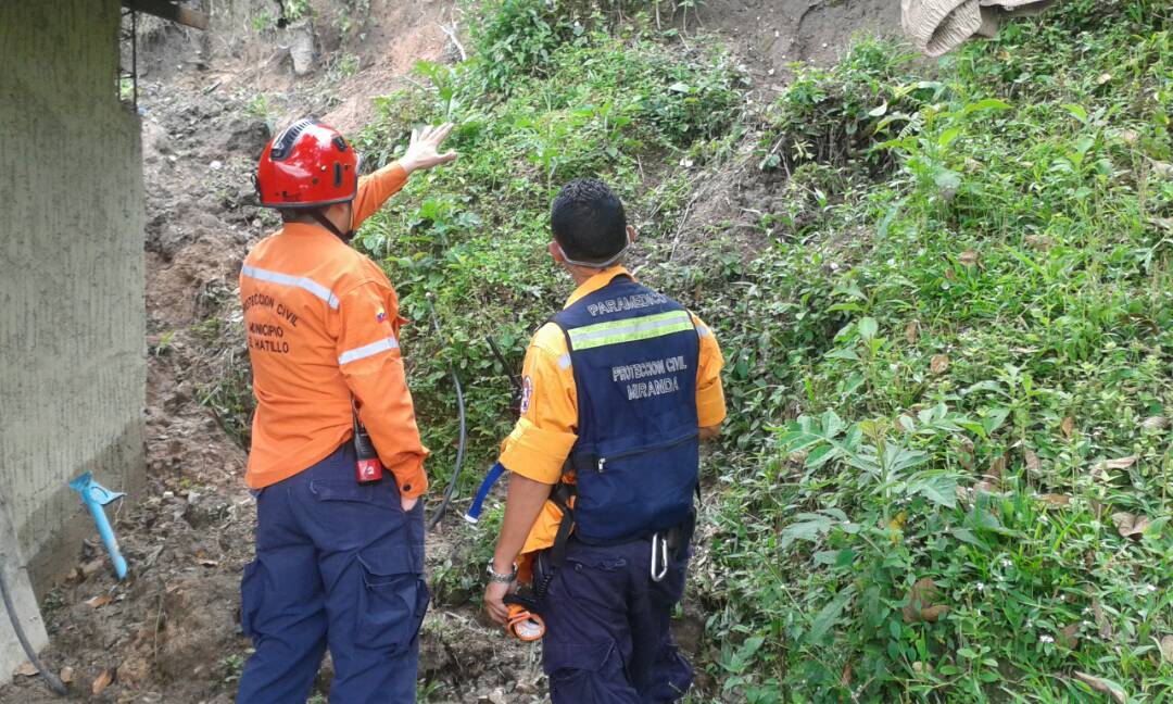 Hatillano comunícate con nosotros ante una #Emergencia. Nuestro número es el (0212) 963 22 11 #ProtecciónCivil