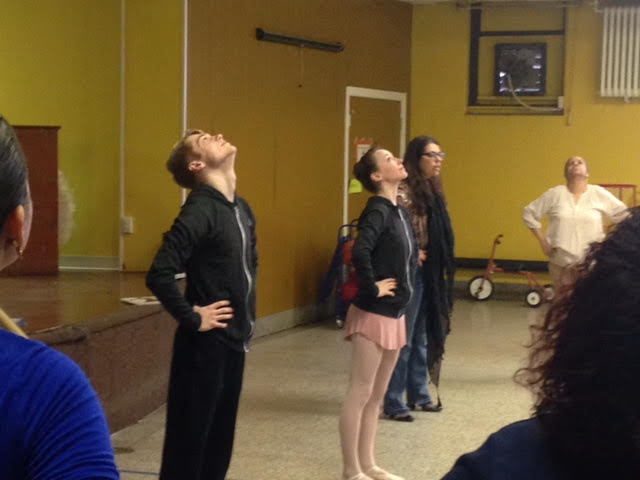 CentroHispanoWI's tweet photo. Milwaukee Ballet spiced up story time hour by bringing ballet books to life! The dancers helped teach ballet basics to the students - fun!! https://t.co/7KzopCtTTt
