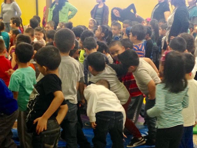 CentroHispanoWI's tweet photo. Milwaukee Ballet spiced up story time hour by bringing ballet books to life! The dancers helped teach ballet basics to the students - fun!! https://t.co/7KzopCtTTt