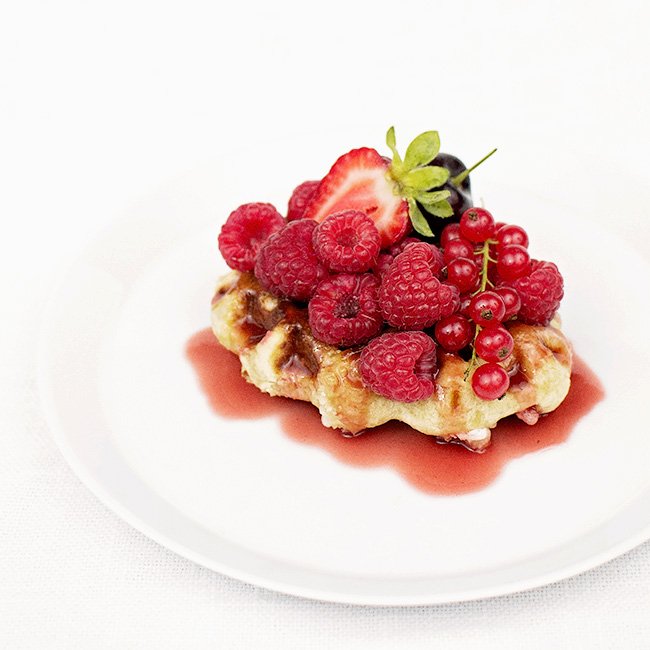 IronWhisk's tweet photo. Belgian pearl sugar Liège waffles with sour cherry sauce and red fruit. https://t.co/n6f77w3P0k #newpost https://t.co/VMHYweQJQO