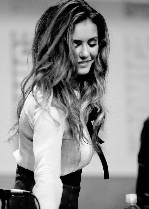 DesidedByYou11's tweet photo. Holland Roden - RT
Nina Dobrev - Like https://t.co/IhQVrZlBM4