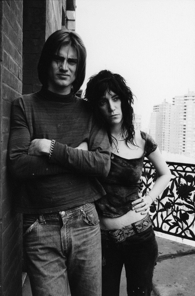 inthemoodfortw's tweet photo. Sam Shepard and Patti Smith, Hotel Chelsea, New York City, May 7, 1971 © David Gahr https://t.co/NoXUFmcT9T https://t.co/hmo24lDPeR