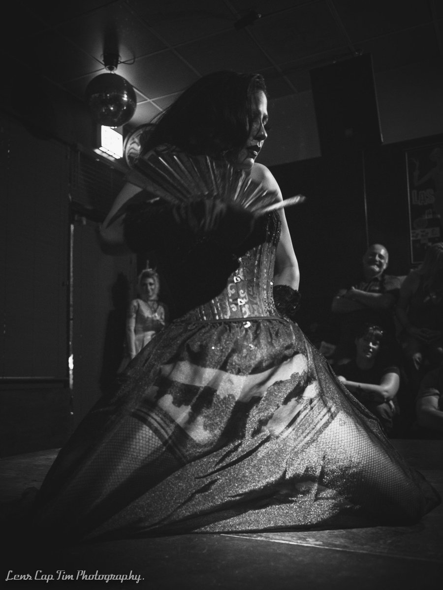 sallymarvel's tweet photo. Upcoming Shows: https://t.co/v04d2yYHC1
📸: @LensCapTim at @holidayclubchi for #BikesandBurlesque / #PintsandPistons w/ #TonUpClubChicago https://t.co/6qTq1wdf48