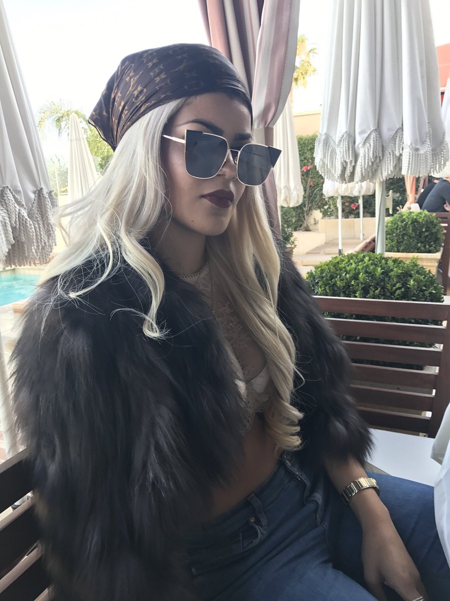 toniromiti's tweet image. 22. No kids (that I know of). Single. I scam people for money. RT this for me. There might just be a sugar daddy on your timeline 😇🤸🏽‍♀️