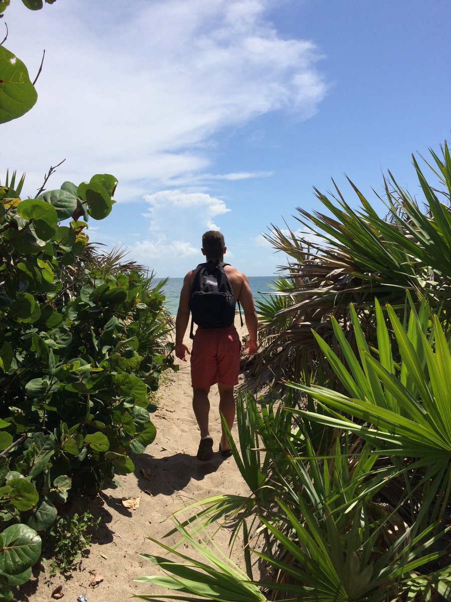 BrettBenedix's tweet photo. Paradise is only minutes away 🤙🏽 https://t.co/YDKp00xNtv