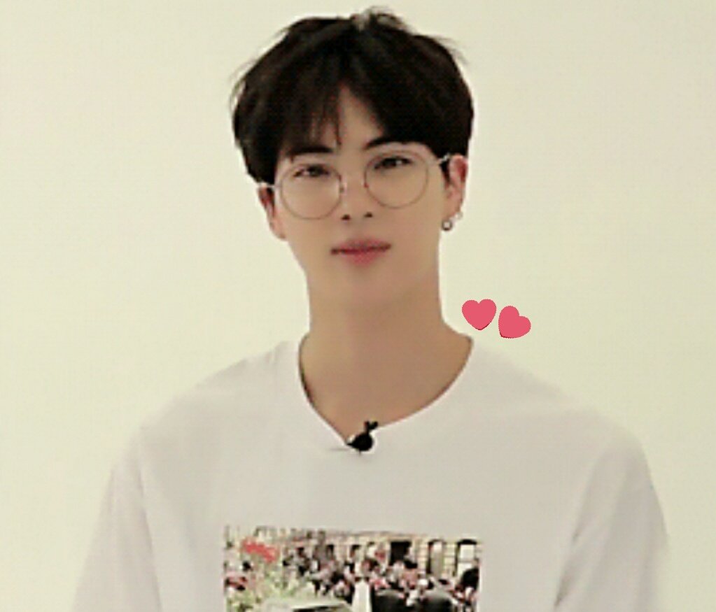 jeonglows's tweet photo. i'm half a heart without you ♡

#HeartsForJinDay #ARMYSelcaDay https://t.co/hCLRXNtsxi