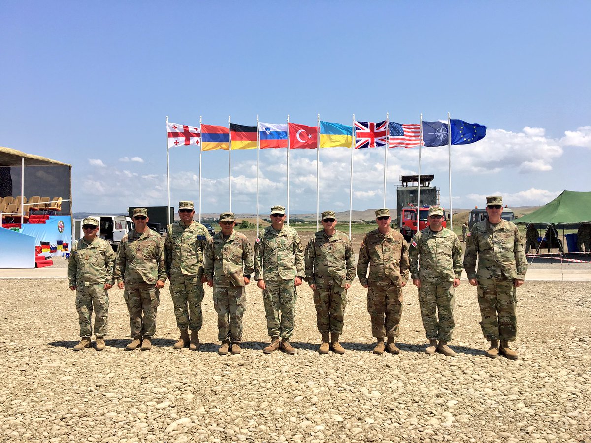 2dCavalryRegt's tweet photo. CSM Muhlenbeck and Georgian SMA Tsirekidze reunite after graduating 6 yrs ago from USASMA #Class61 #NoblePartner #leaders #NCO https://t.co/d6a8okYbrp