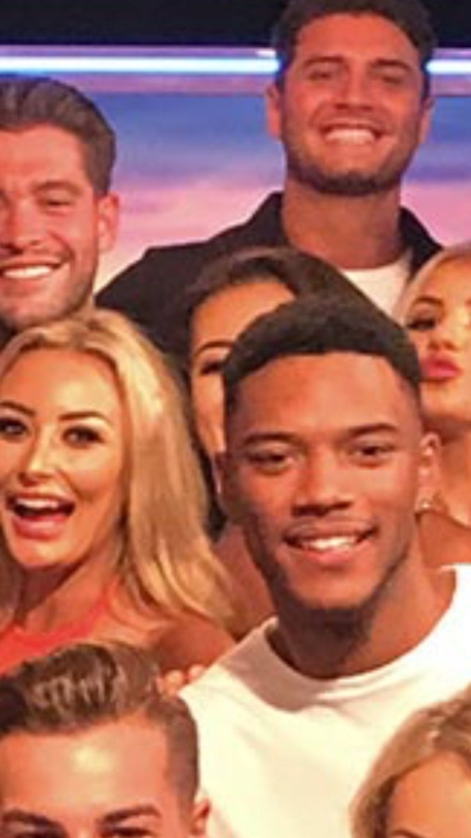dailytalks_'s tweet photo. Camila and Montana too short to see in the photo properly😩😂 @LoveIsland #LoveIsland #LoveIslandreunion https://t.co/UOCPRDSYhb