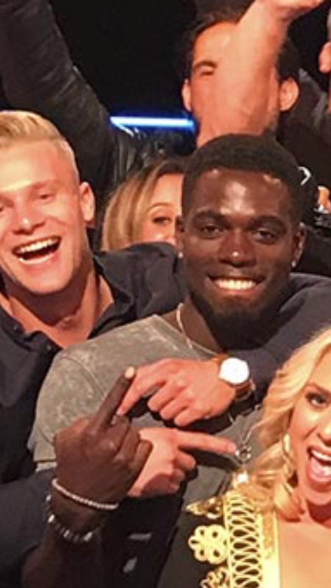 dailytalks_'s tweet photo. Camila and Montana too short to see in the photo properly😩😂 @LoveIsland #LoveIsland #LoveIslandreunion https://t.co/UOCPRDSYhb