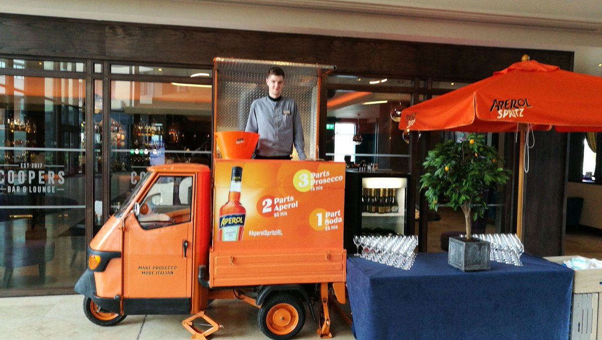Newman946's tweet photo. @RadissonGalway @LorGMedia @_mickyc_ And our surprise addition to Cooper's bar #radbluraces https://t.co/VitnSFqAHN