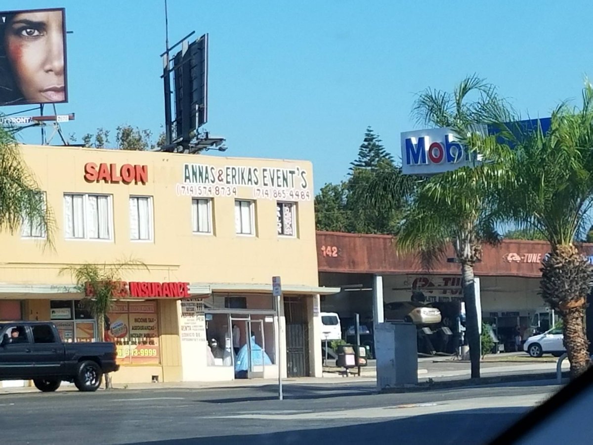 Andrea_Howe's tweet image. Grammar in the Wild: Possessive craziness!