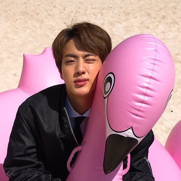 BTSgoogling's tweet photo. he protec but he also attac https://t.co/XfBto4NwCp