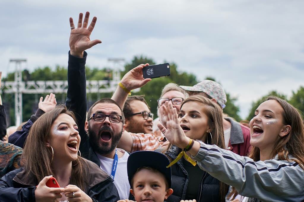 davidkiosk's tweet photo. Down (the front) with the kids. #Tramlines2017 https://t.co/sndqQEYEBq