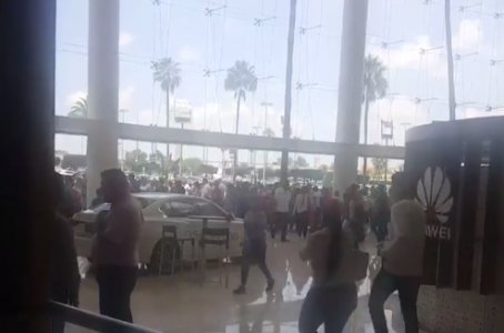 AMECIRE's tweet photo. #AmecireInforma Desalojan Plaza Galerías por conato de incendio
https://t.co/4PEAoFdBgH https://t.co/YbC8ChVeio