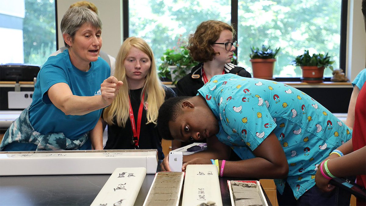 WHOI's tweet photo. We enjoyed our visit from @USArmy @FamilyMWR youth leaders last week in #WoodsHole. #OceanSTEM https://t.co/f9Fl8L7mC6