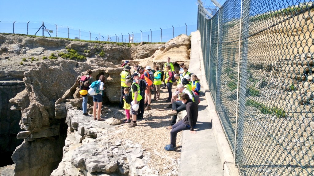 LeesonHouse's tweet photo. Checking out the #raisedbeaches on #portland with @rockwatchclub. Two beaches, one 120kya (East)another 210kya (West). @jurassic_coast https://t.co/Uam5GTW44s