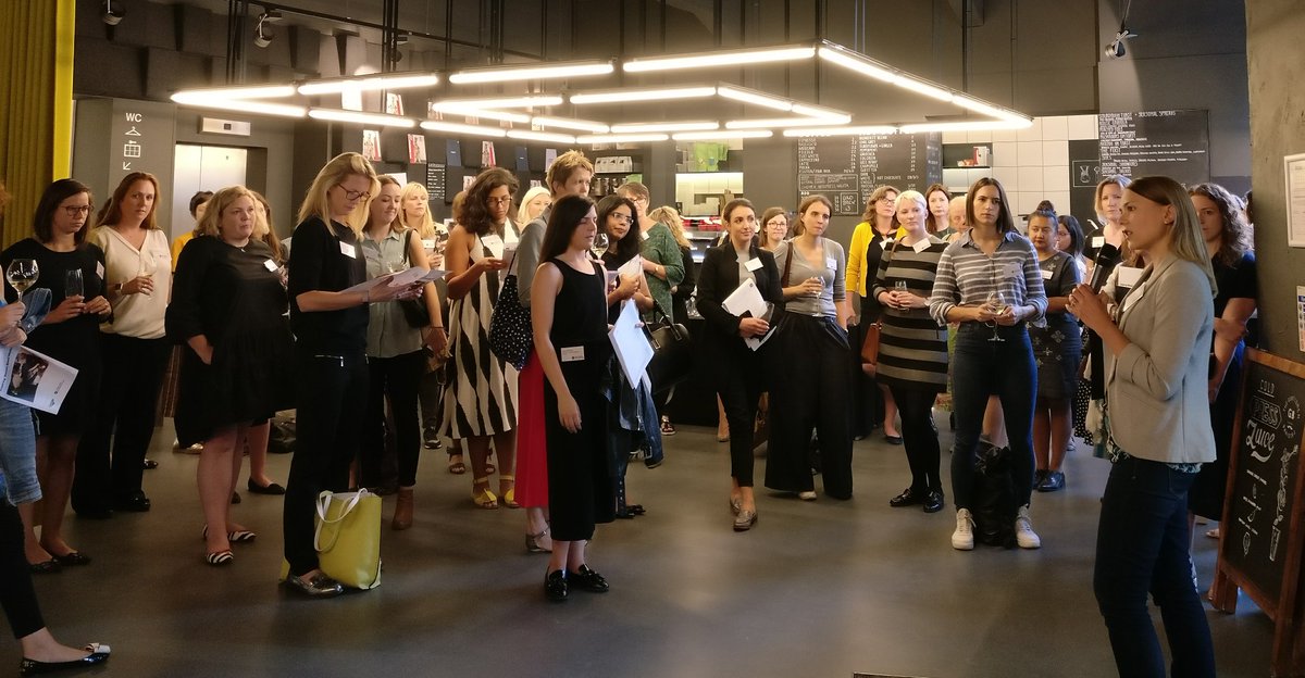 nlalondon's tweet photo. Catherine Stainland welcomes our mentors and mentees tonight, and calls for suggestions to the NLA Inspiring Women programme #NLAWomen https://t.co/iytfU3uNBe