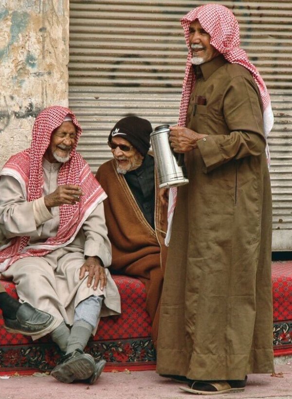 ArabicBest's tweet photo. لا أريد مئة صديق، أريد صديقاً لمئة عام 💗 

#يوم_الصداقه_العالمي https://t.co/T4PsWf81OJ
