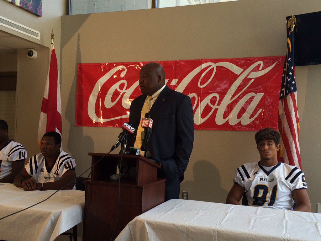 BenThomasPreps's tweet photo. New Murphy coach Muskingum Barnes now up at Mobile County Media Days #alpreps https://t.co/Kxrftv8BPU