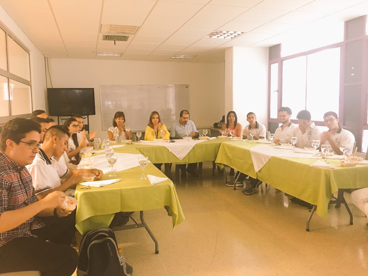 RosaliaSuescun's tweet photo. Felicitaciones a nuestros aprendices por su participación en #SENASOFT2017 - Centro de Servicios y Gestión Empresarial entre los mejores https://t.co/DBDHfNOwpg