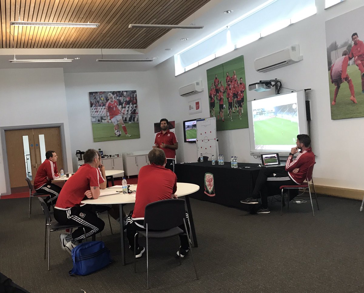 Osian_Roberts's tweet photo. Excellent presentations this afternoon @colincaton Jeff Wood @GibraltarFA @JoaoTRA &amp; Rob Edwards @FAWCoachEd @FAWales @FAWTrust https://t.co/xqMZ5n7eax