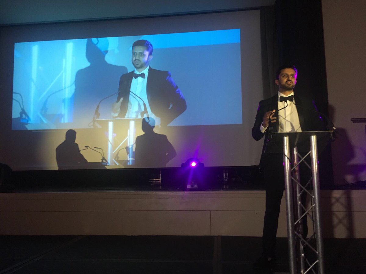 adeem_younis's tweet photo. Delighted to win the Entrepreneur of the Year Award 2017 at the English #AsianBusiness awards.

#PennyAppeal #singlemuslimcom #Teamwork https://t.co/fkIjuFANXm