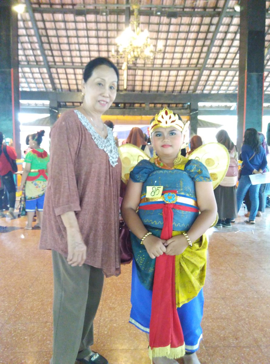 OrangWayang's tweet photo. #TariKupuKupu Invana Ayu Rassiwi with Nanik #WayangOrangSriwedari #Tradisional #Solo #JawaTengah #SalamBudaya https://t.co/lYwU6NK1rD