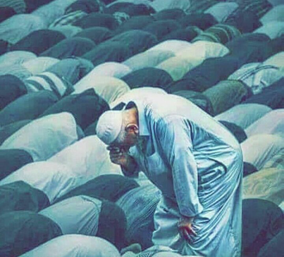 خانته قواه ليسجد .. فبكي😢